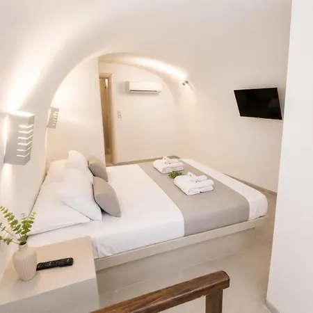 Szálloda Sleep With Me- Center, Capital Fíra